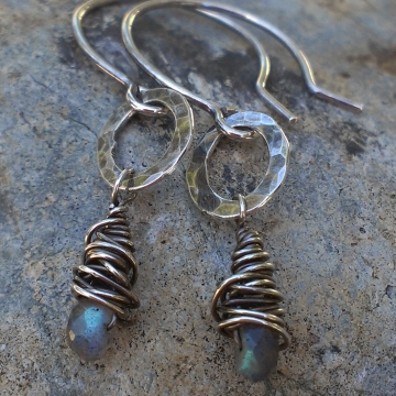Wonky Wrapped Labradorite on Hammered Oval Hoop - Earrings Wonky Wrapped Labradorite on Hammered Oval Hoop - Earrings